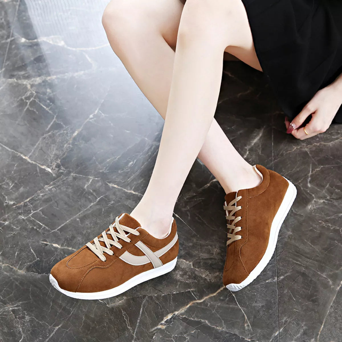 Round Toe Lace Up Sneakers - Lilixa.store