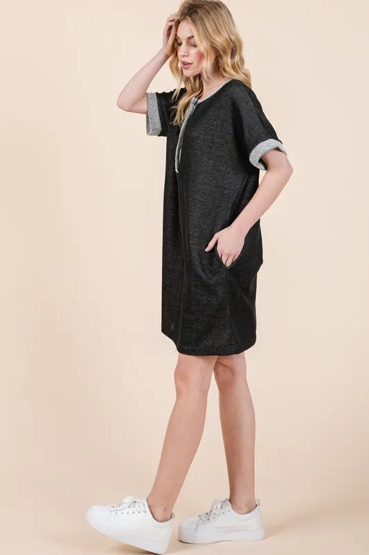Casual Contrast Trim Henley Dress - Lilixa.store