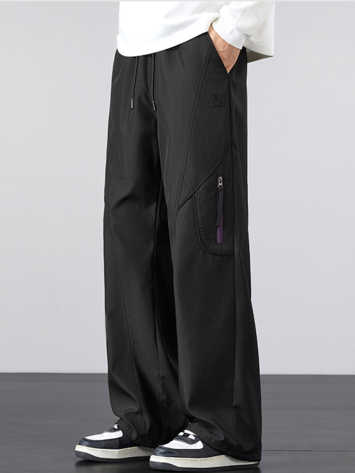 Men's Plus Size Loose Fit Cargo Pants with Zipper Pocket in Black
