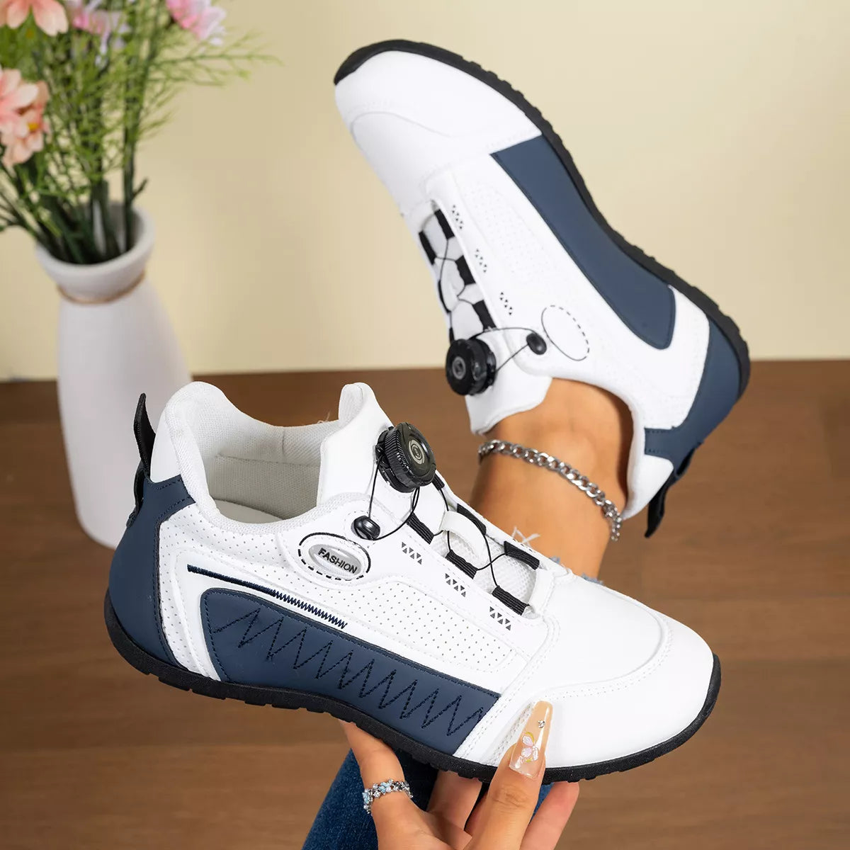 Round Toe Lace Up Sneakers - Lilixa.store
