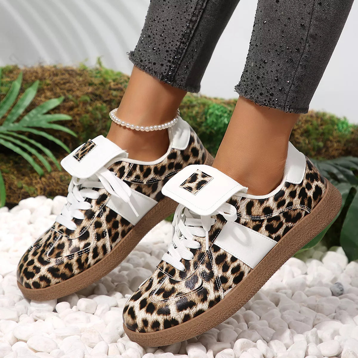 Round Toe Lace Up Sneakers - Lilixa.store