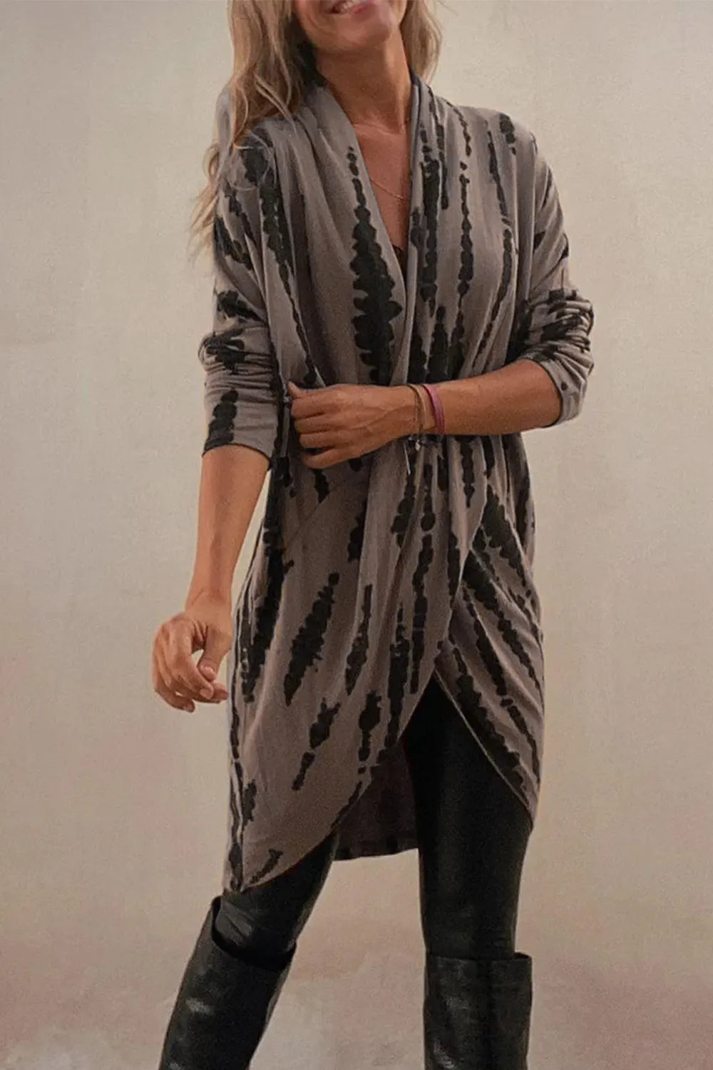 Full Size Contrast Long Sleeve Longline Top - Lilixa.store