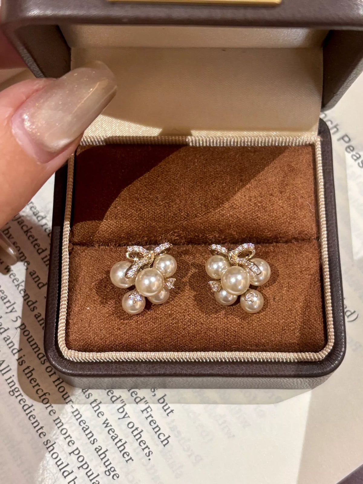 Pearl Cluster Bow Earrings - Lilixa.store