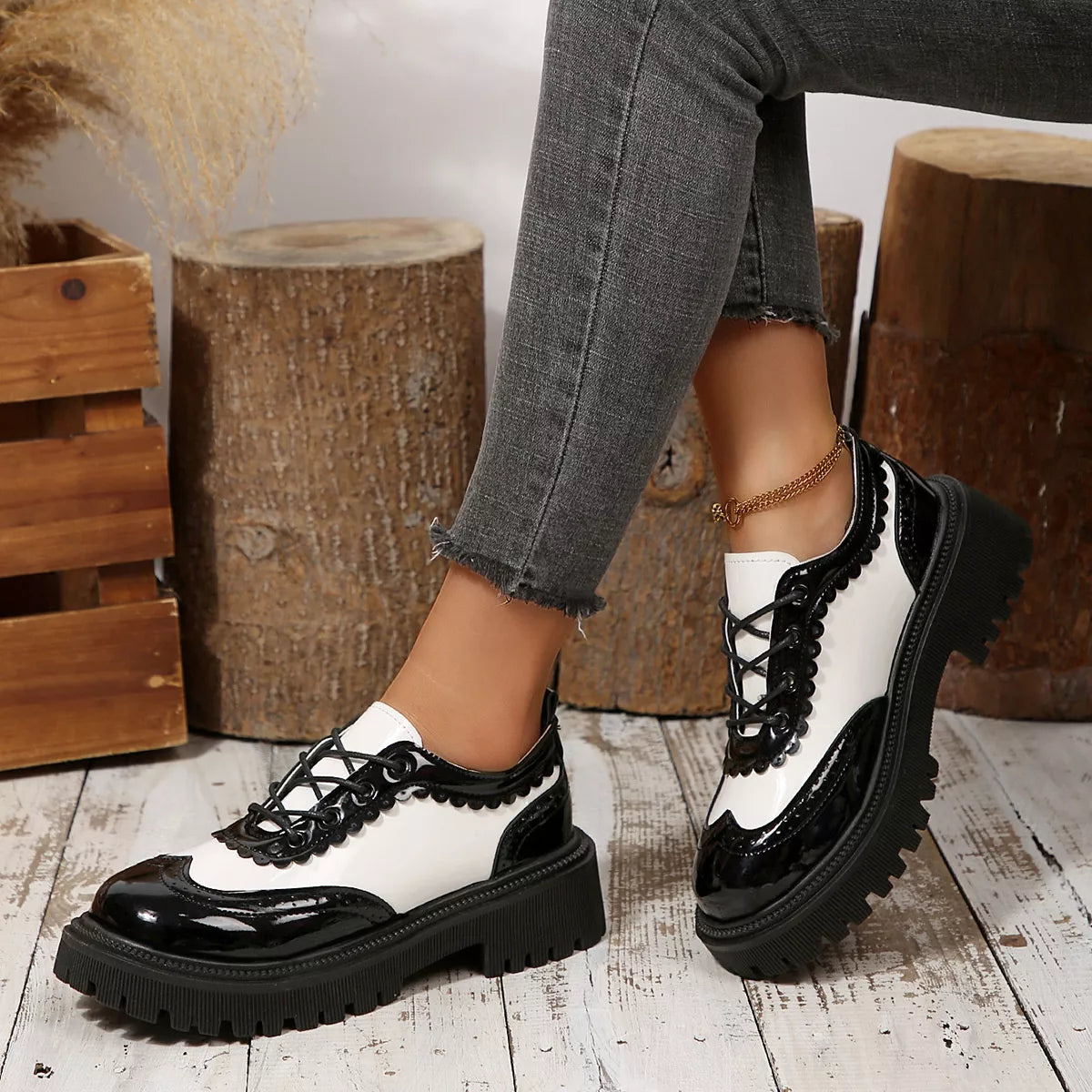 Round Toe Lace Up Sneakers - Lilixa.store