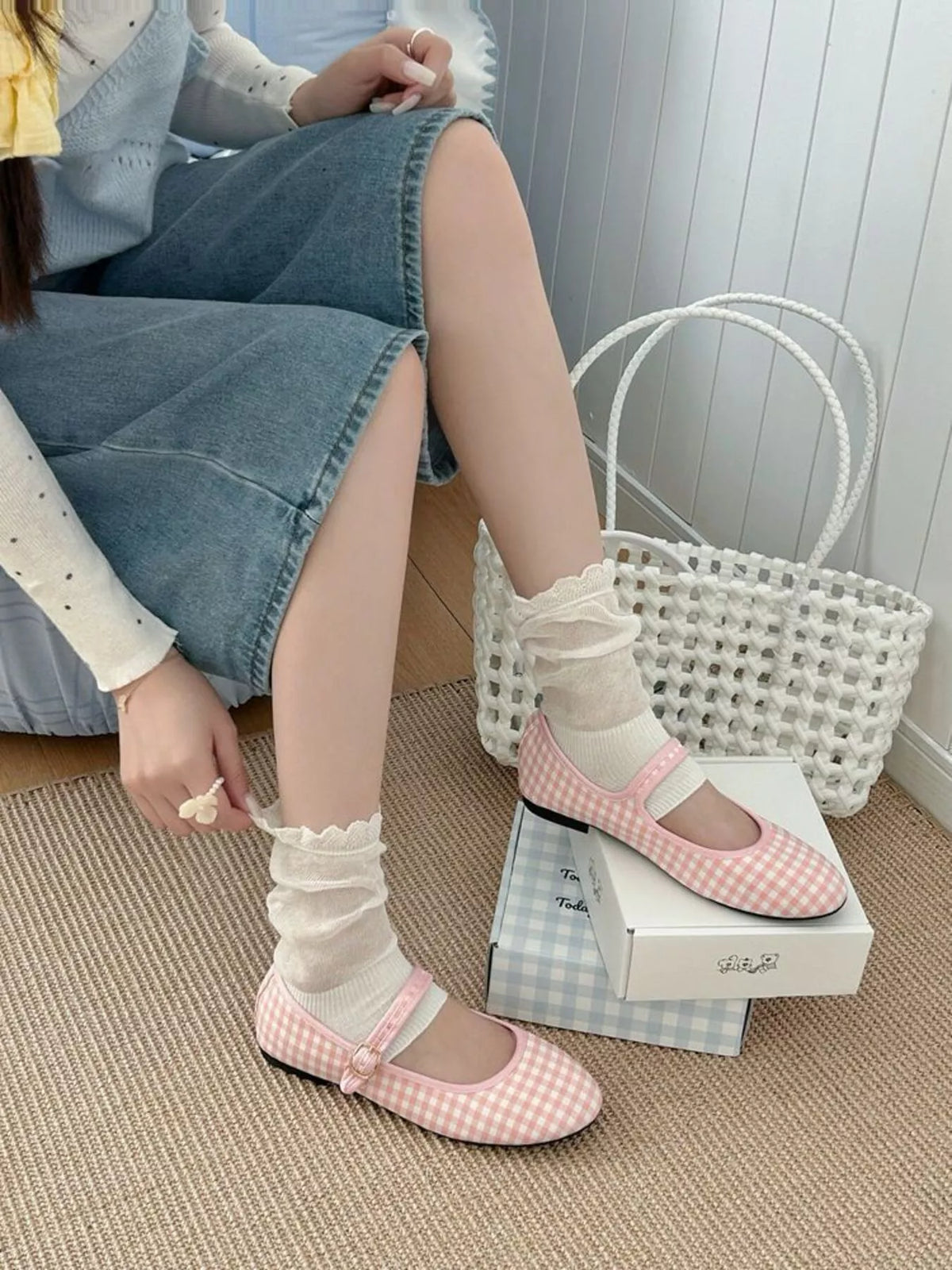 Knitted Half Sole Socks in White, view 3