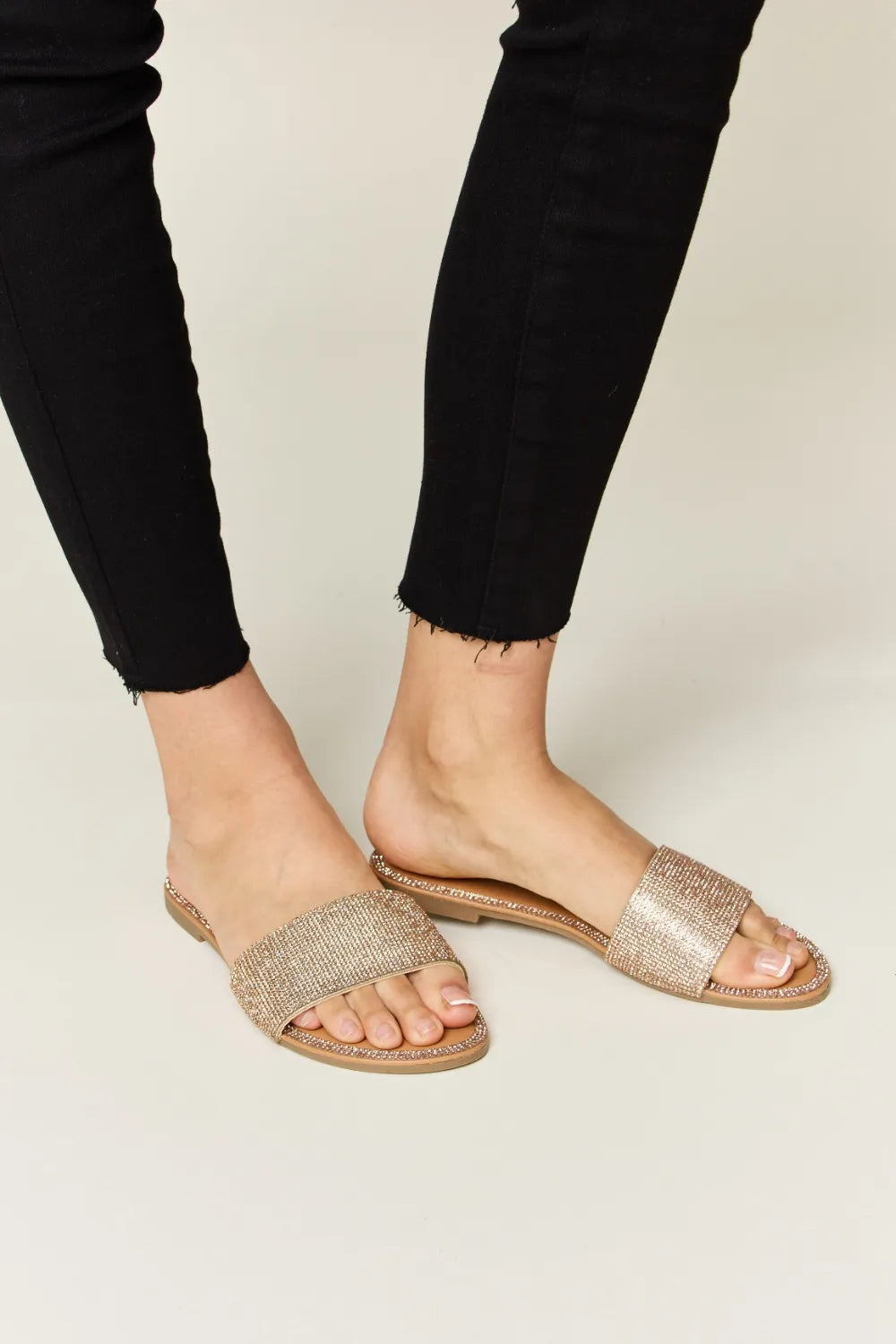 WILD DIVA Rhinestone Open Toe Flat Sandals - Lilixa.store