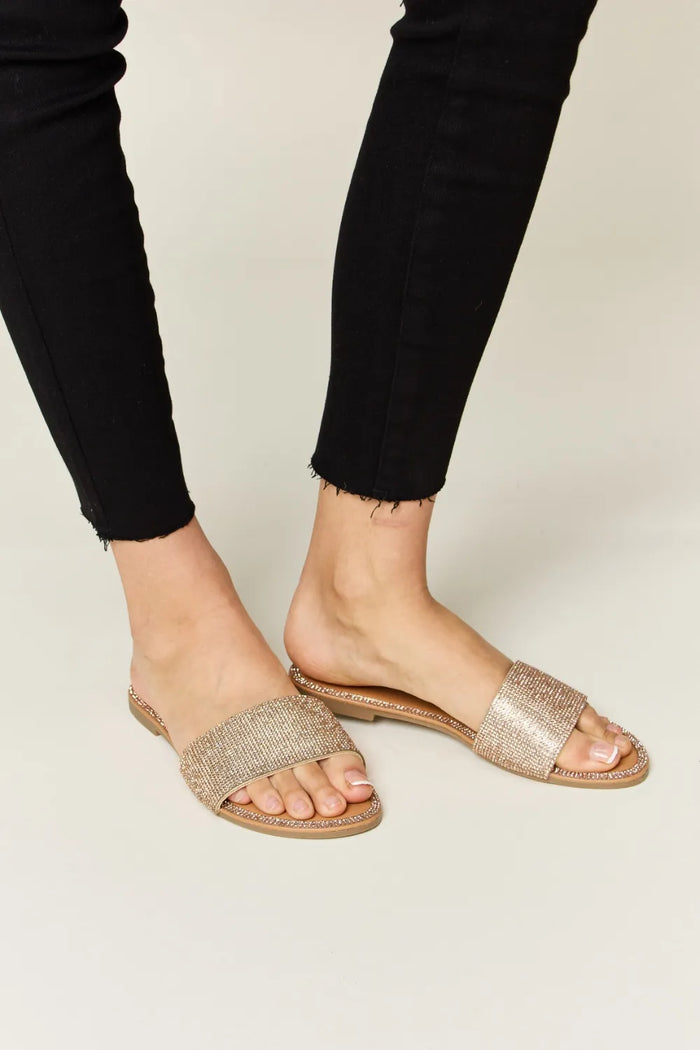 WILD DIVA Rhinestone Open Toe Flat Sandals - Lilixa.store