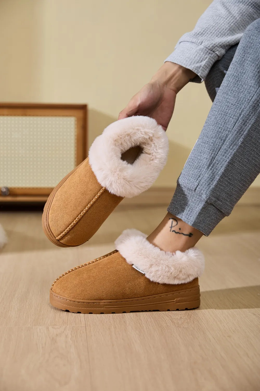 Faux Fur Round Toe Platform Slippers - Lilixa.store
