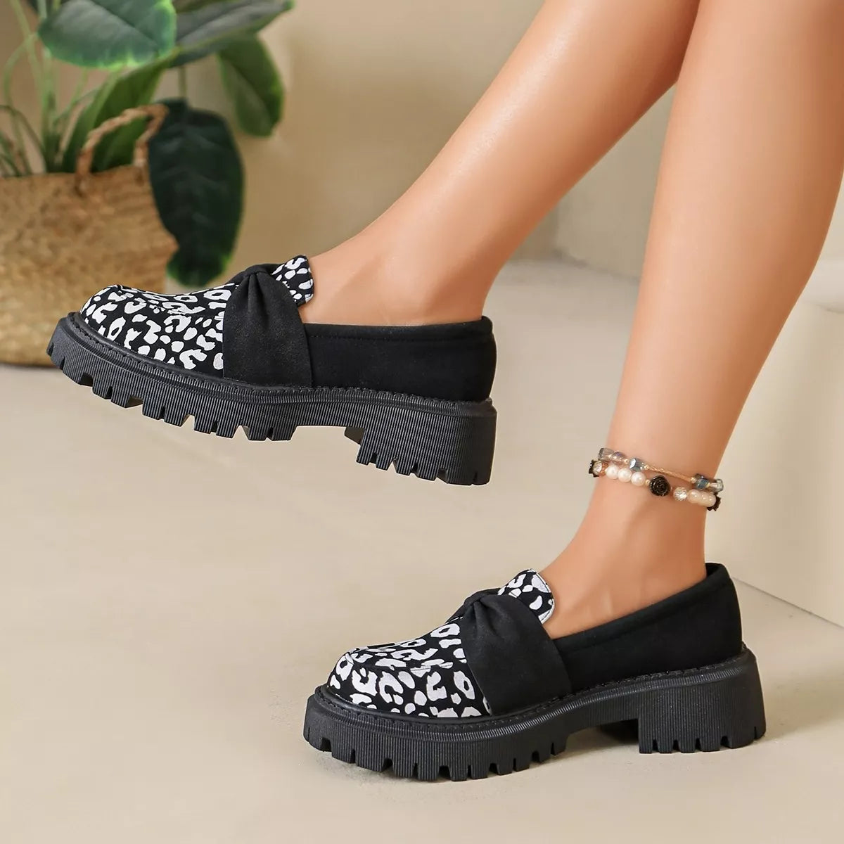 Leopard Round Toe Loafers - Lilixa.store