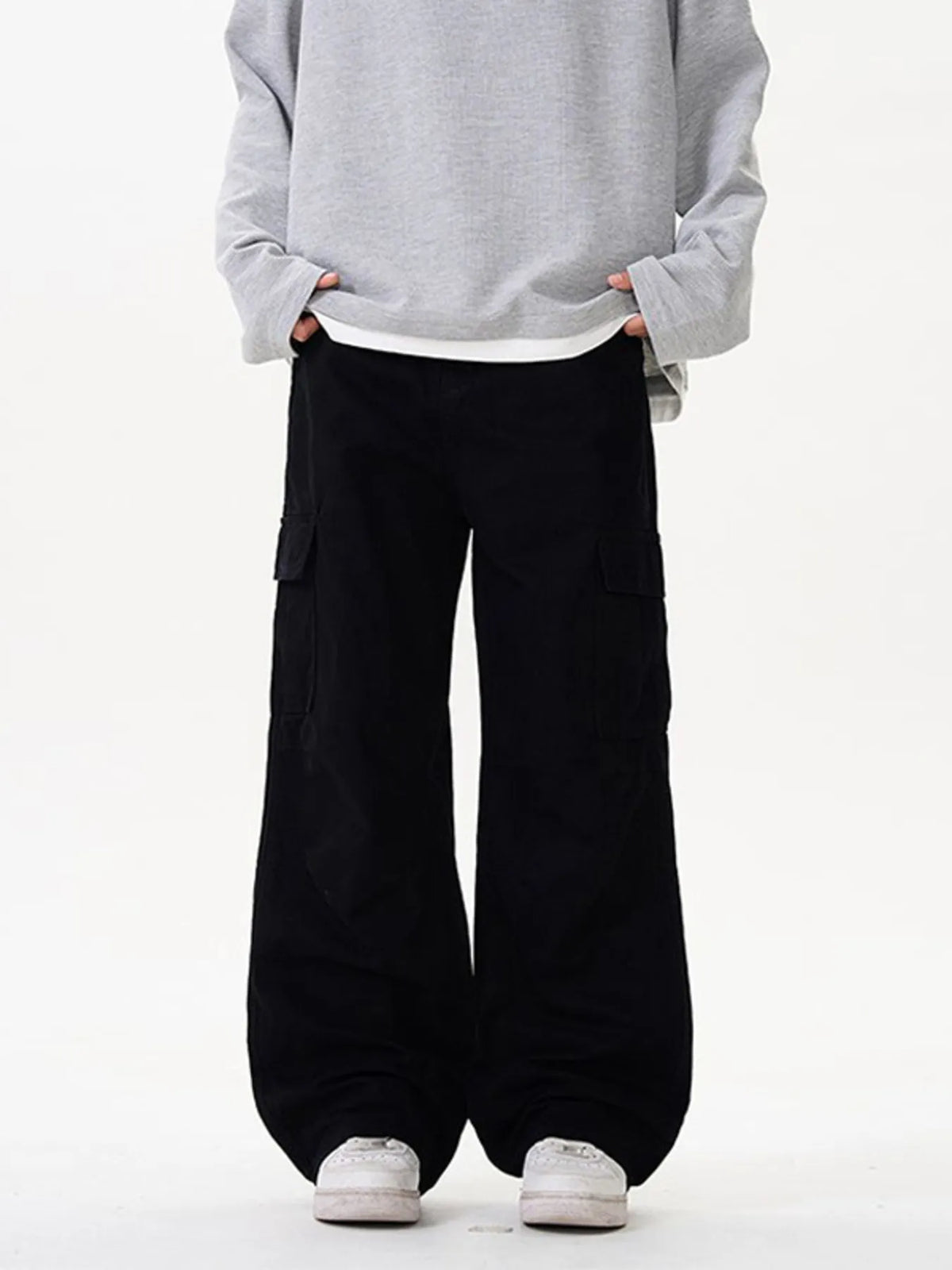 Men's Wide Leg Cargo Pants in Black