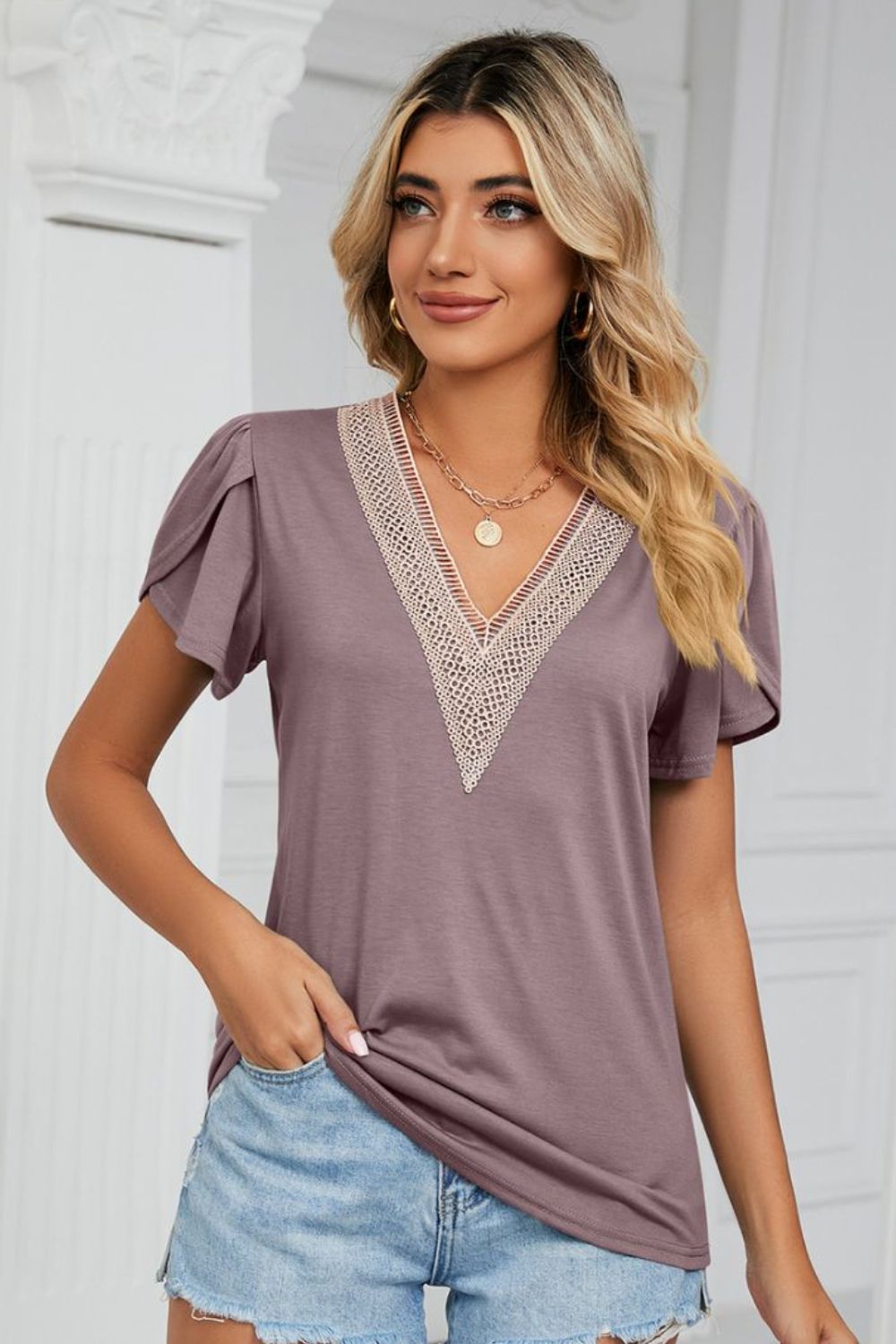 Contrast Trim Petal Sleeve V-Neck Top in Mauve