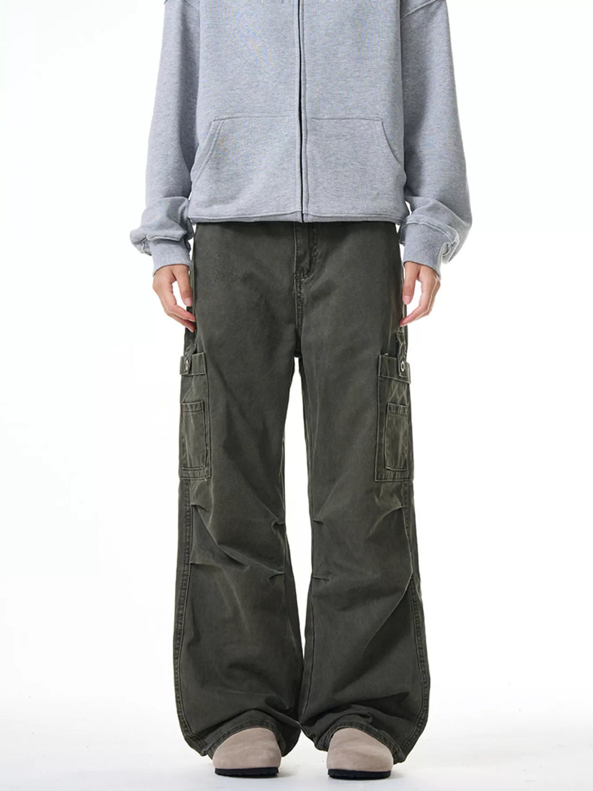 Men's Loose Fit Cargo Pants in Army Green