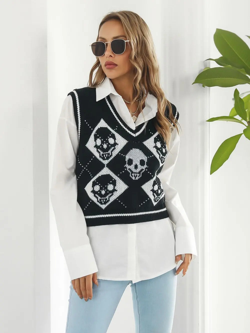 Skull Contrast V-Neck Sweater Vest, view 3