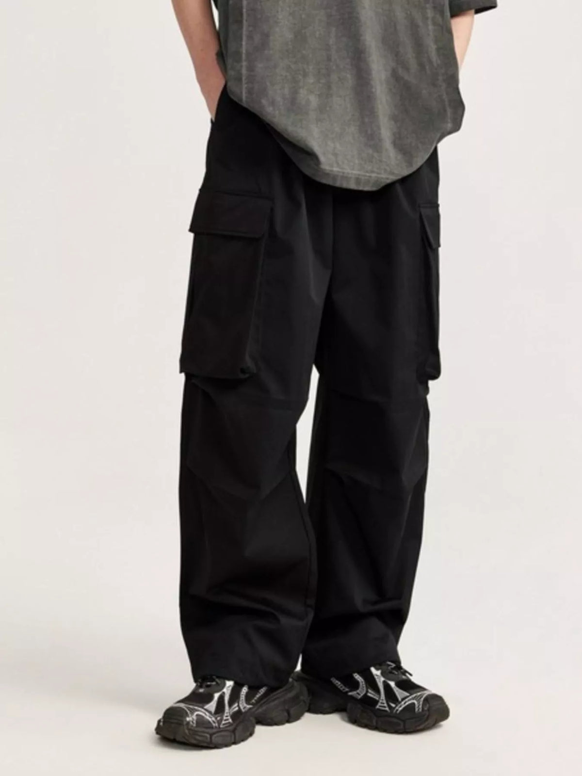 Men's Relaxed Fit Cargo Pants in Black