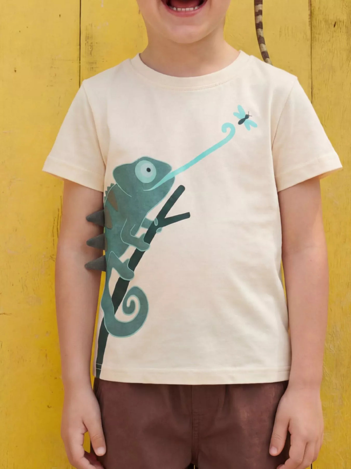 Children's Chameleon Catching Insect Graphic T-Shirt - Lilixa.store