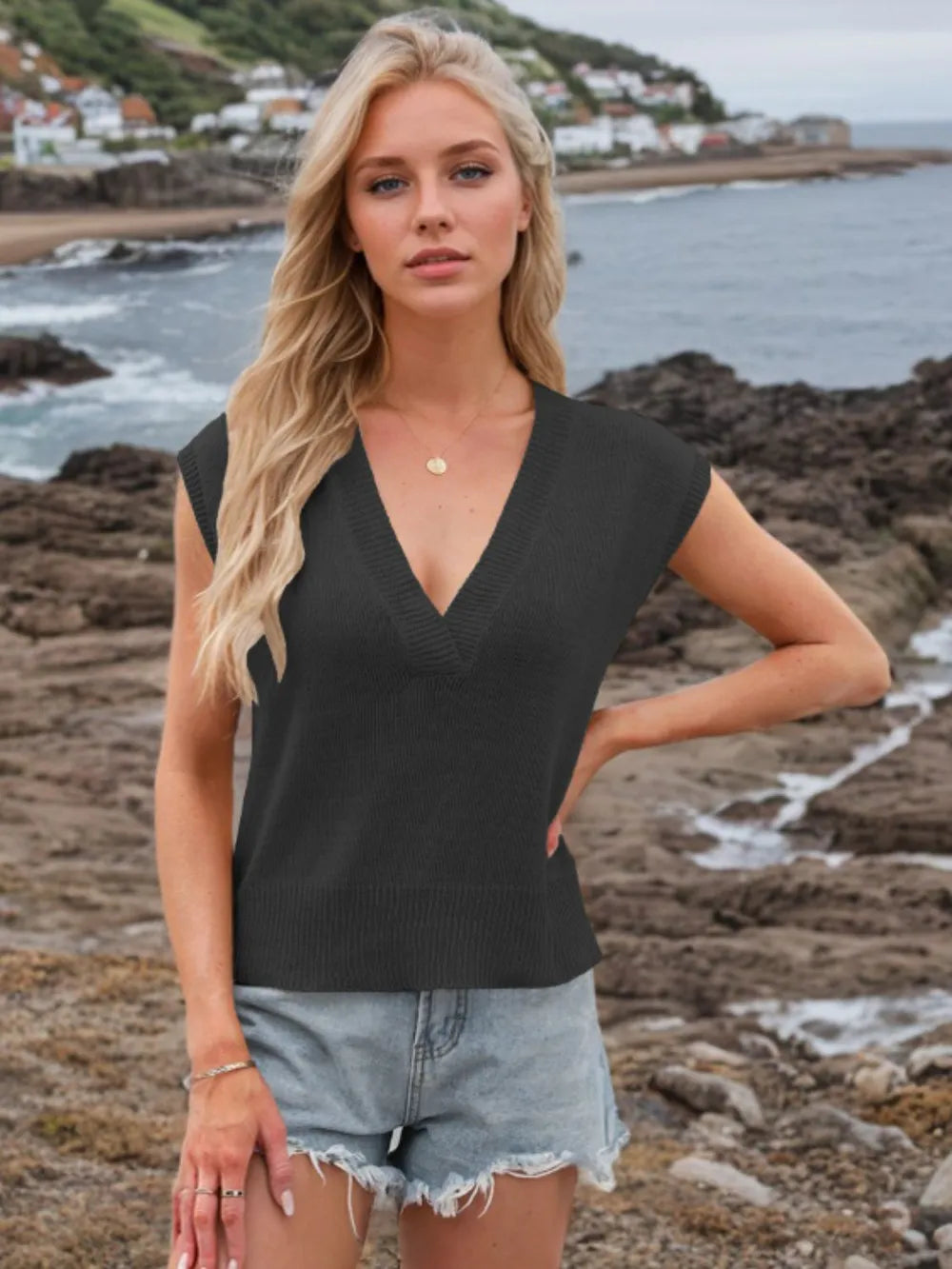 Ribbed Hem V-Neck Sweater Vest in Black