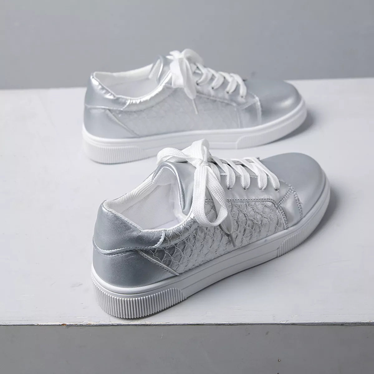Round Toe Lace Up Sneakers - Lilixa.store