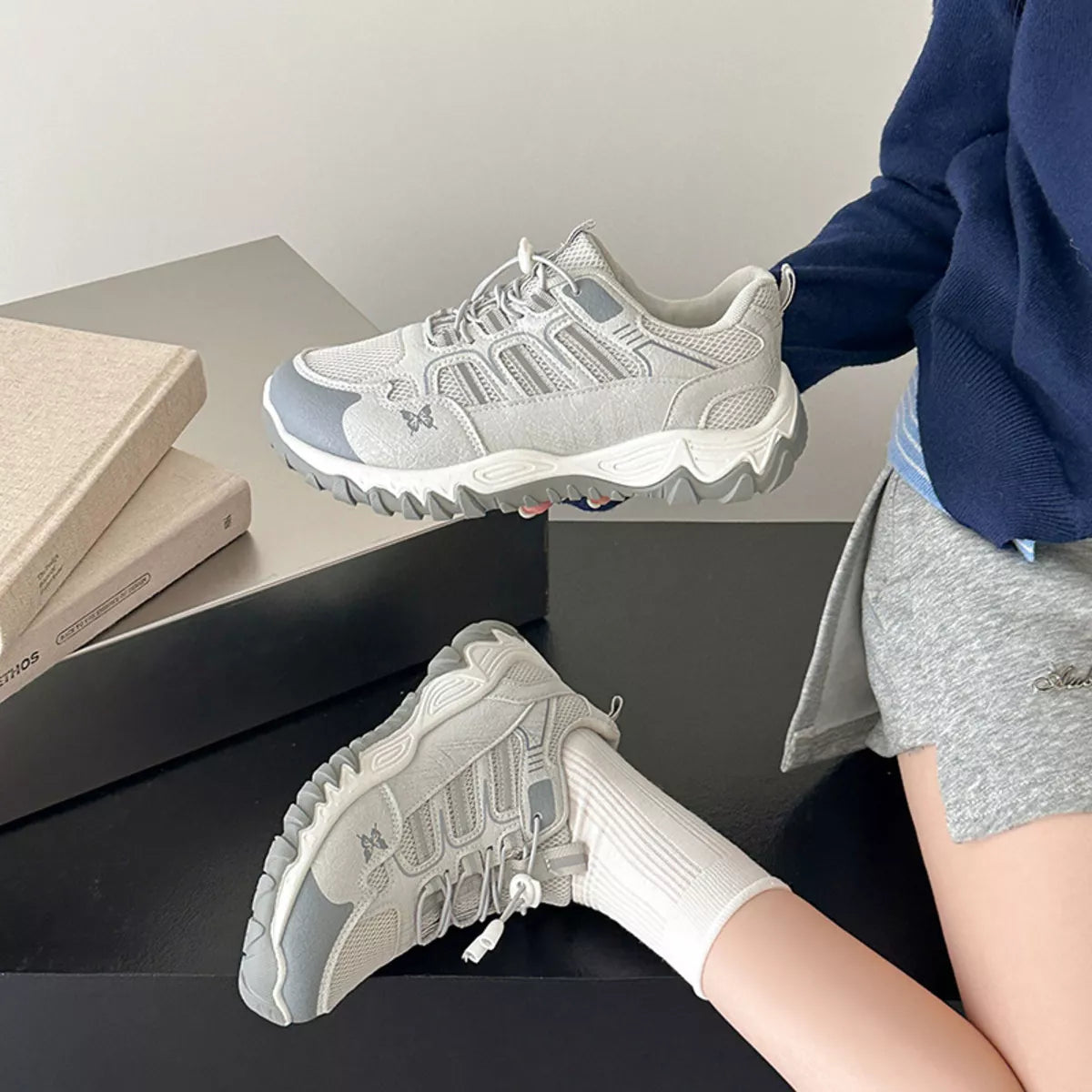 Round Toe Lace Up Sneakers