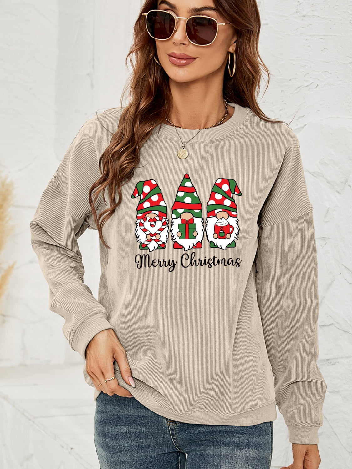 MERRY CHRISTMAS Graphic Sweatshirt in Beige