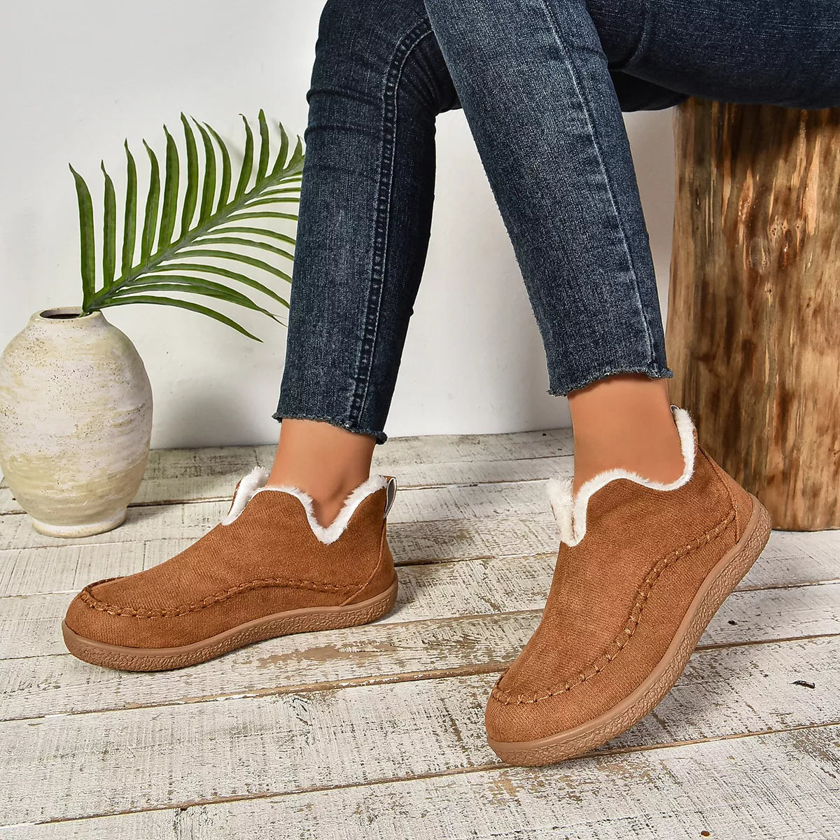 Round Toe Plush Lined Shoes - Lilixa.store