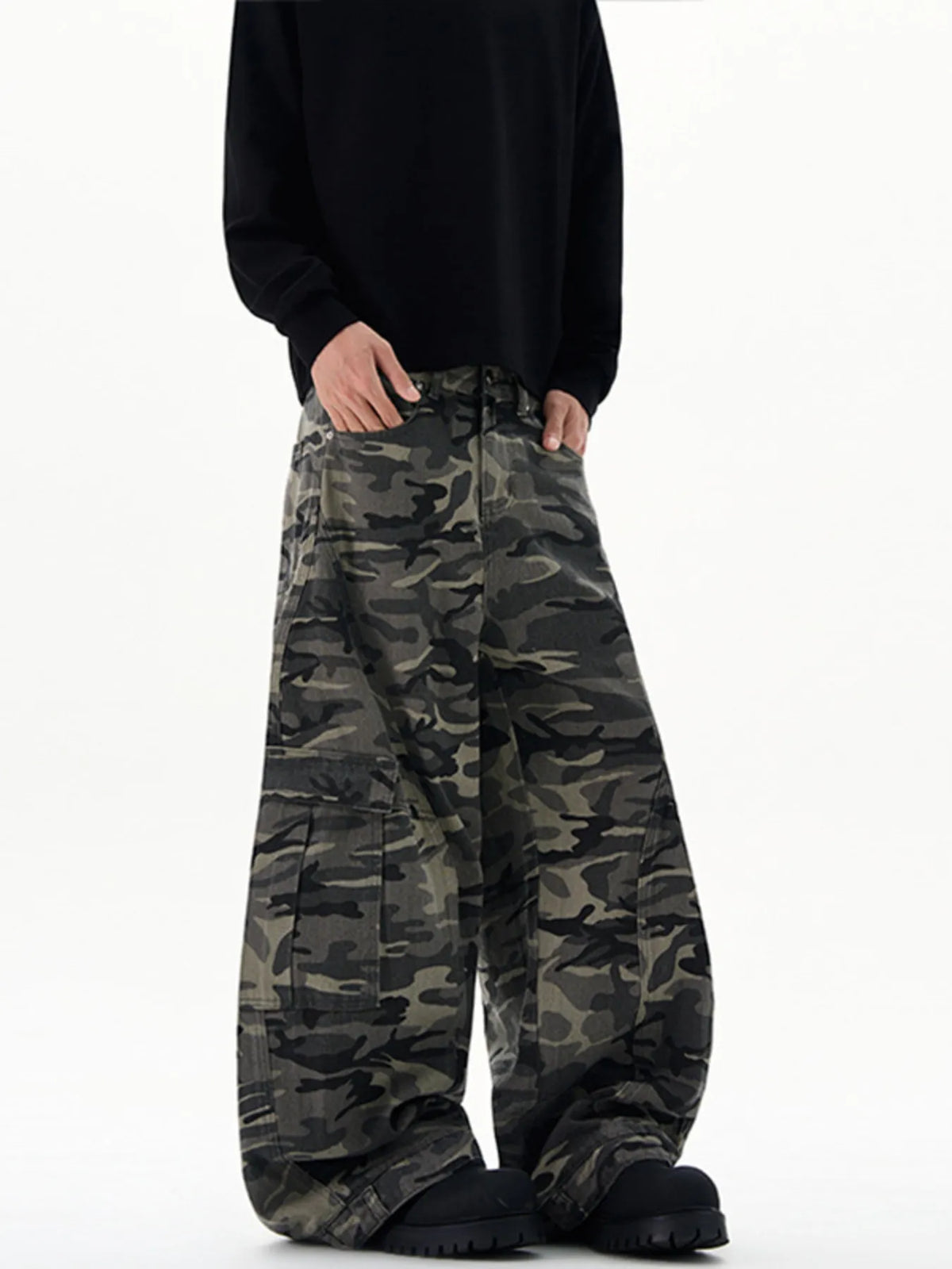 Men's Loose Fit Camouflage Cargo Pants in Green Camouflage, view 3