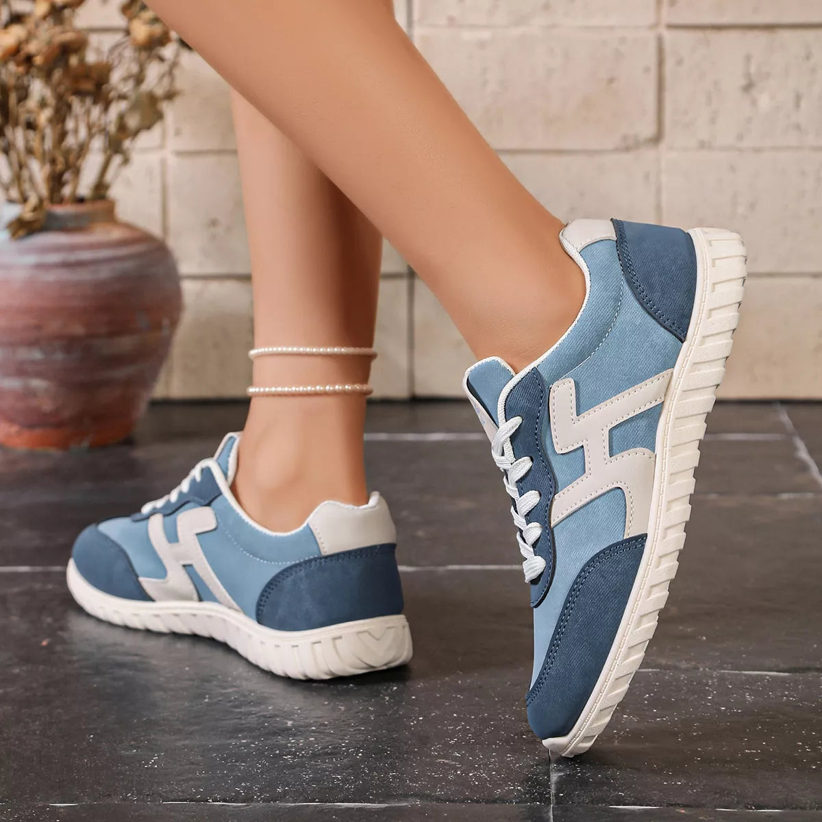 Round Toe Lace Up Sneakers