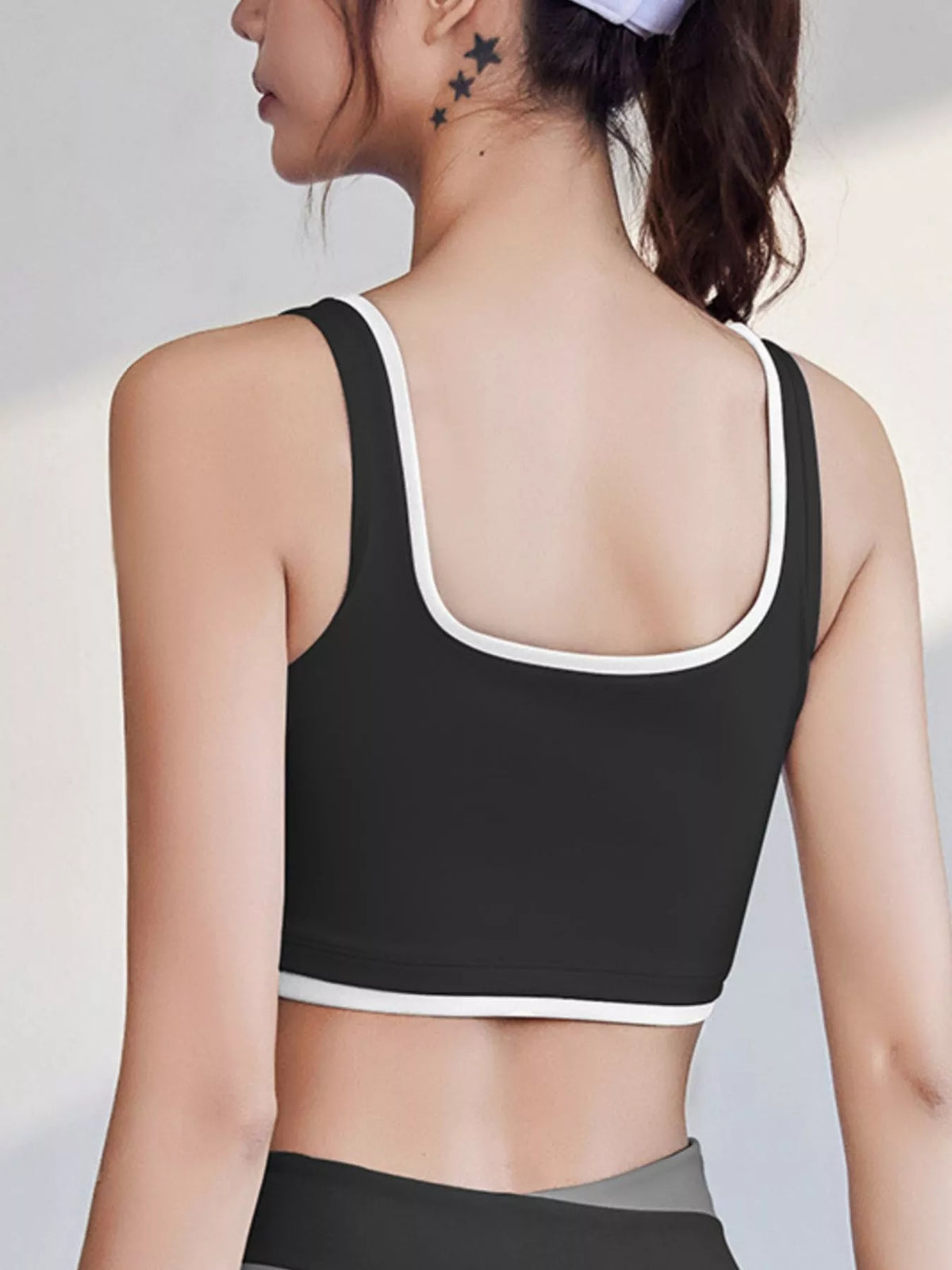 Contrast Trim Scoop Neck Active Bra