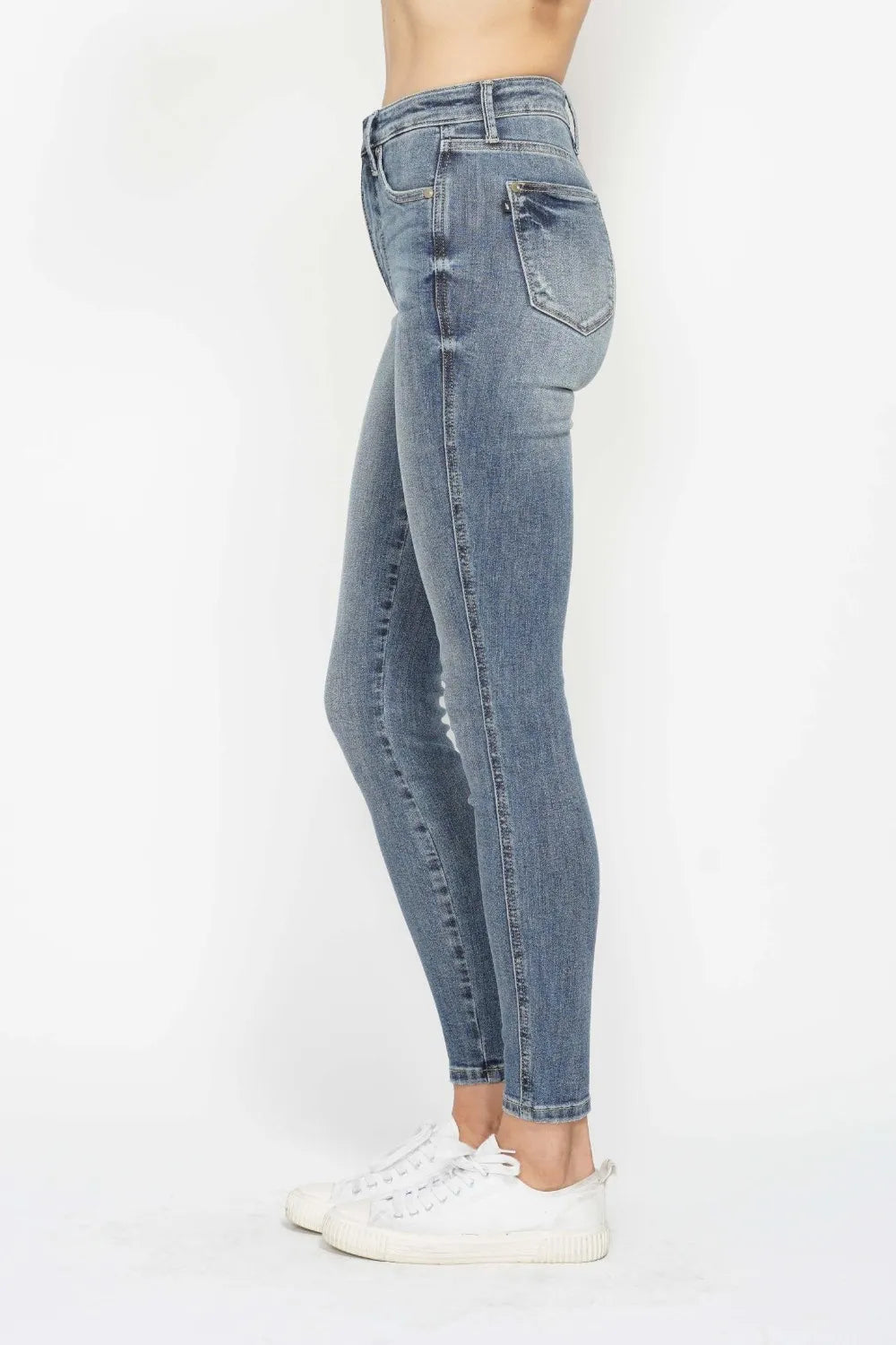 Judy Blue Full Size Tummy Control Contrast Wash Skinny Jeans - Lilixa.store