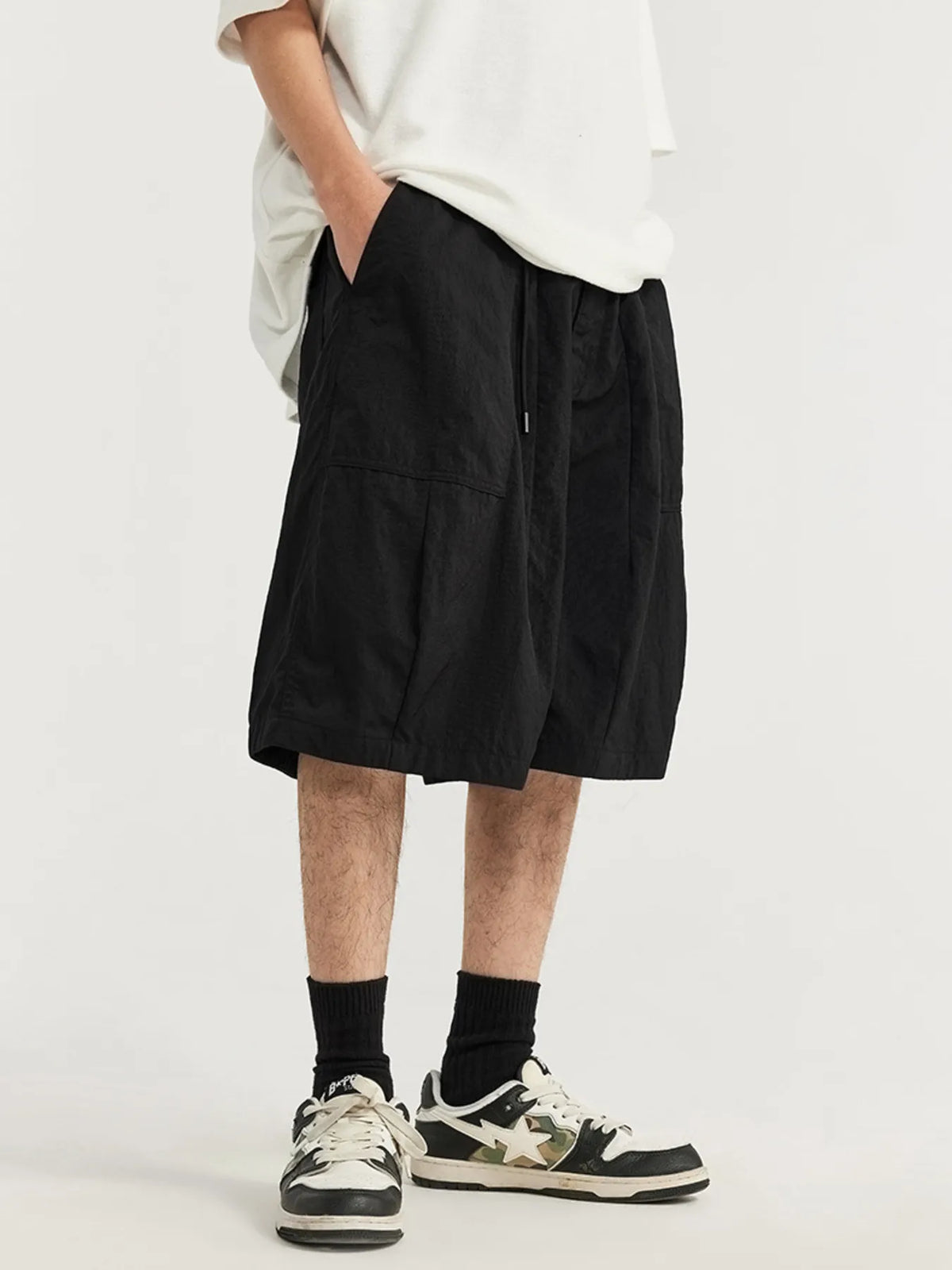 Men's Loose-Fit Drawstring Shorts in Black
