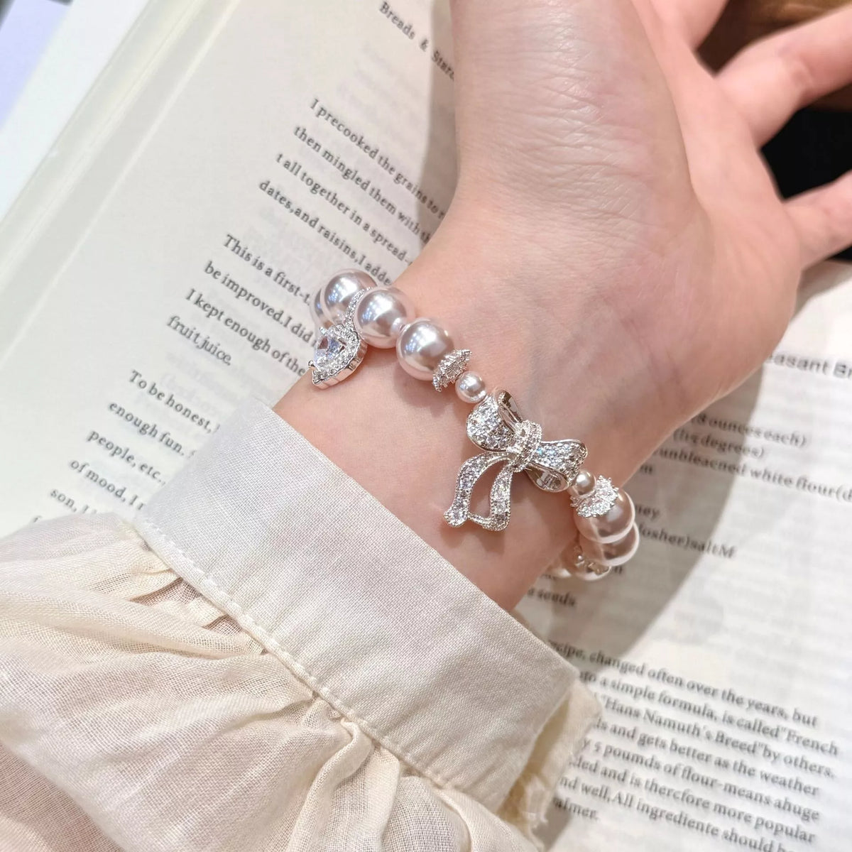 Pearl Bracelet with Bow Charm - Lilixa.store