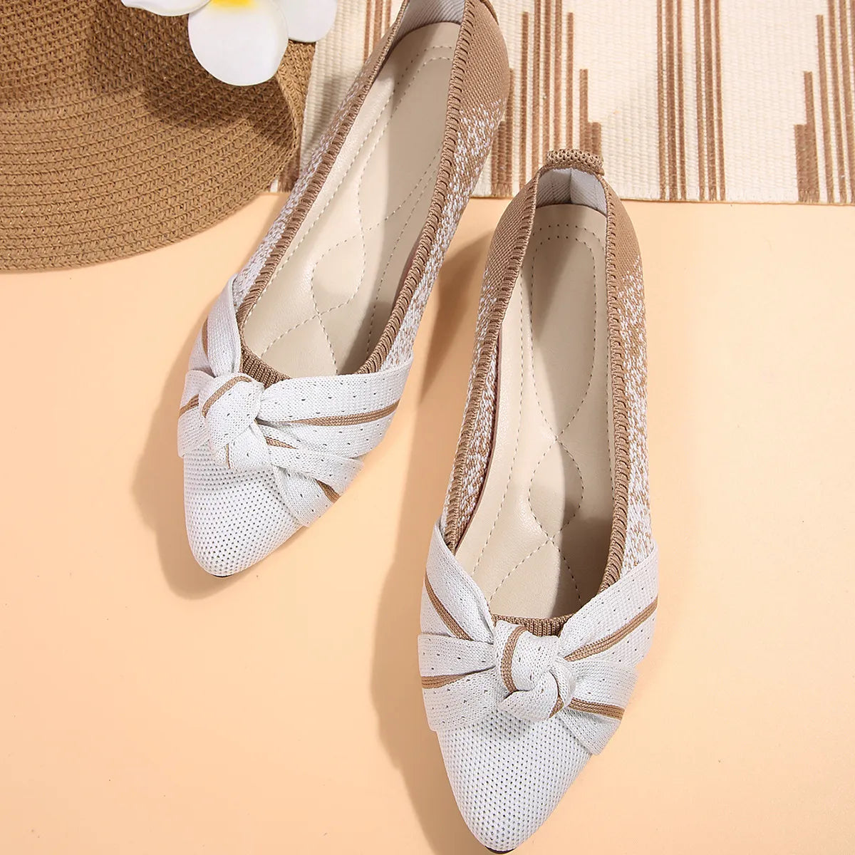 Contrast Point Toe Flats Slip-Ons in White