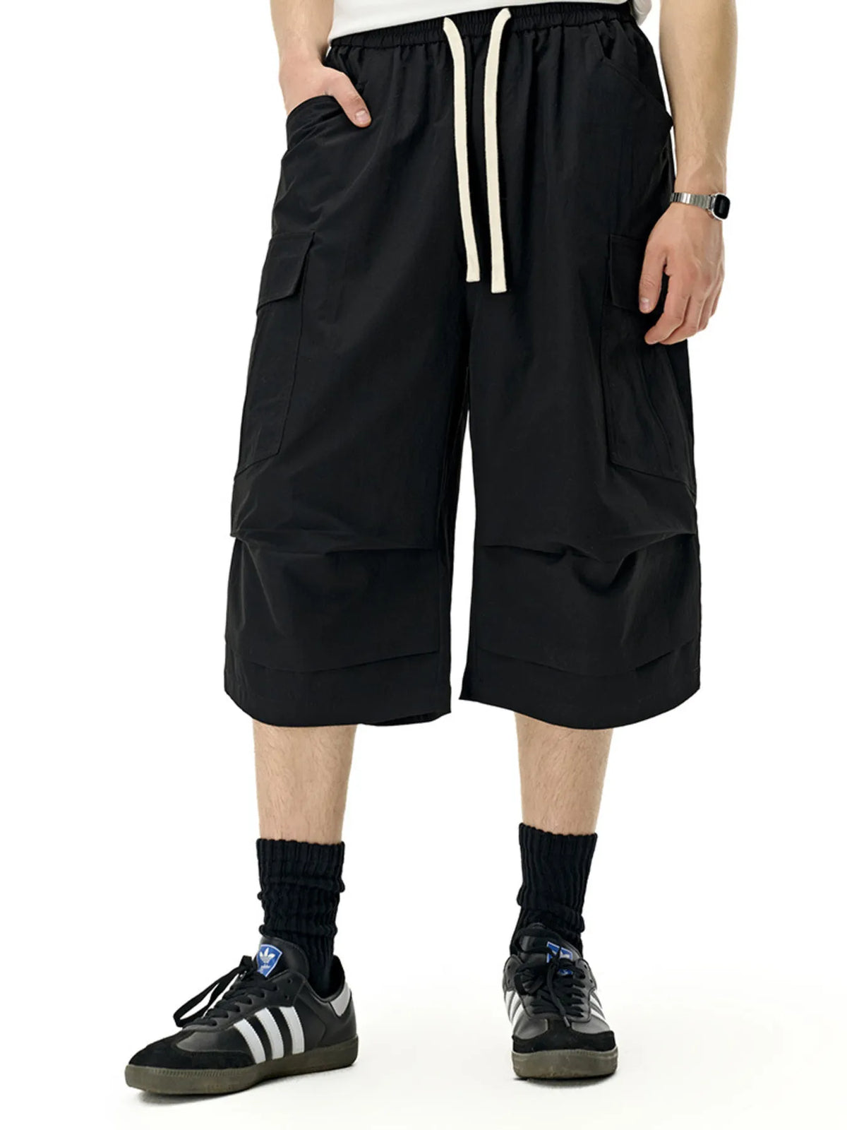 Men's Loose-Fit Cargo Shorts in Black