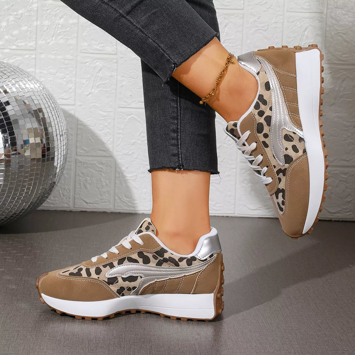 Round Toe Lace Up Sneakers
