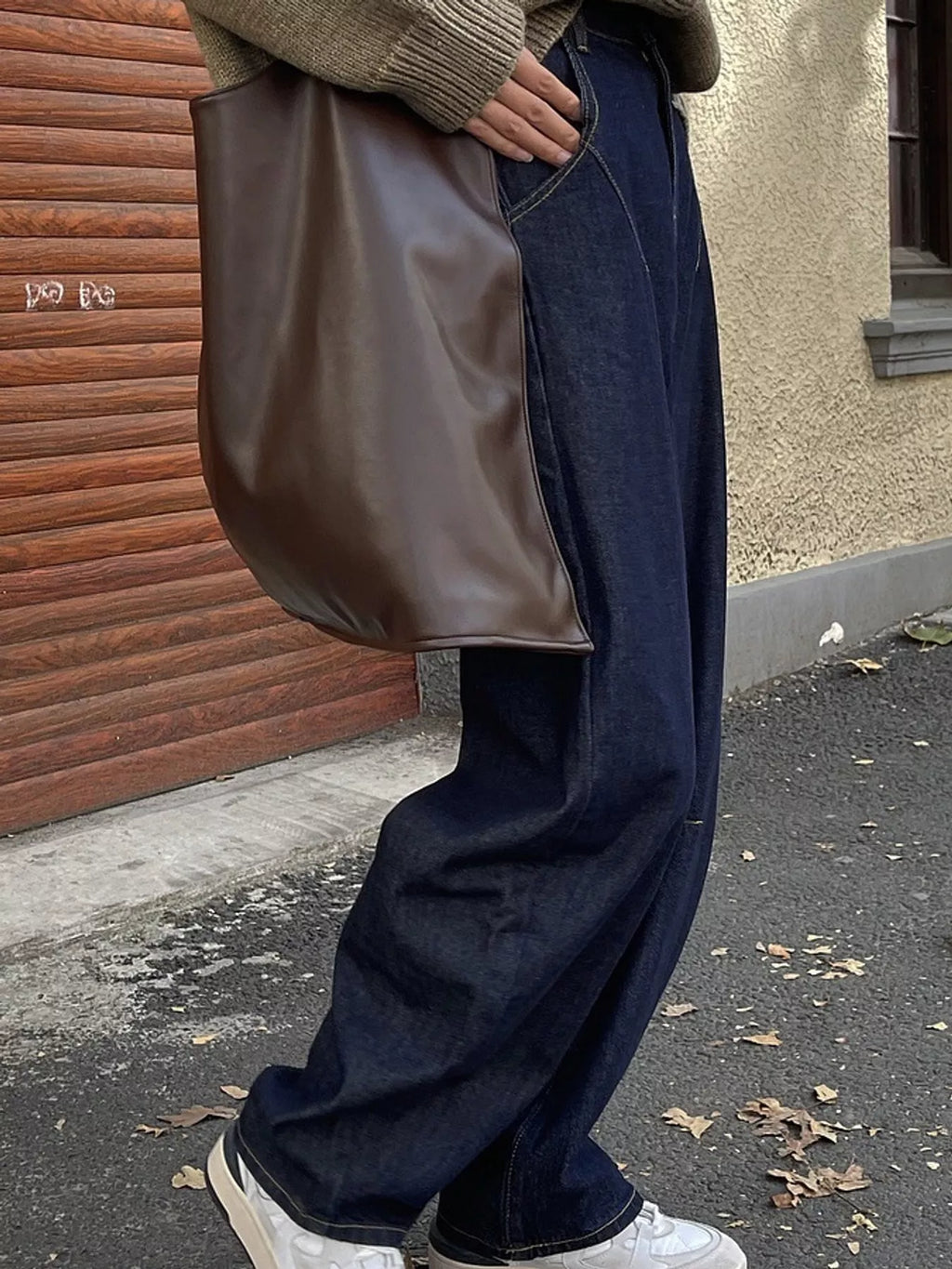 Wide-Leg Barrel Jeans in Dark Blue, view 2