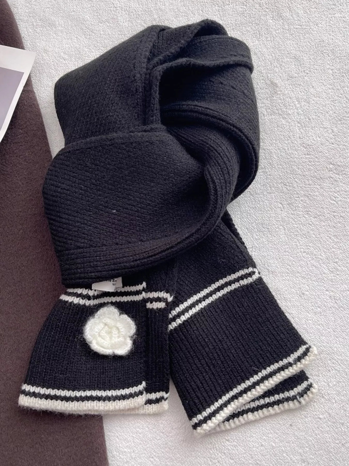 Contrast Trim Knitted Scarf with Camellia Decorn - Lilixa.store
