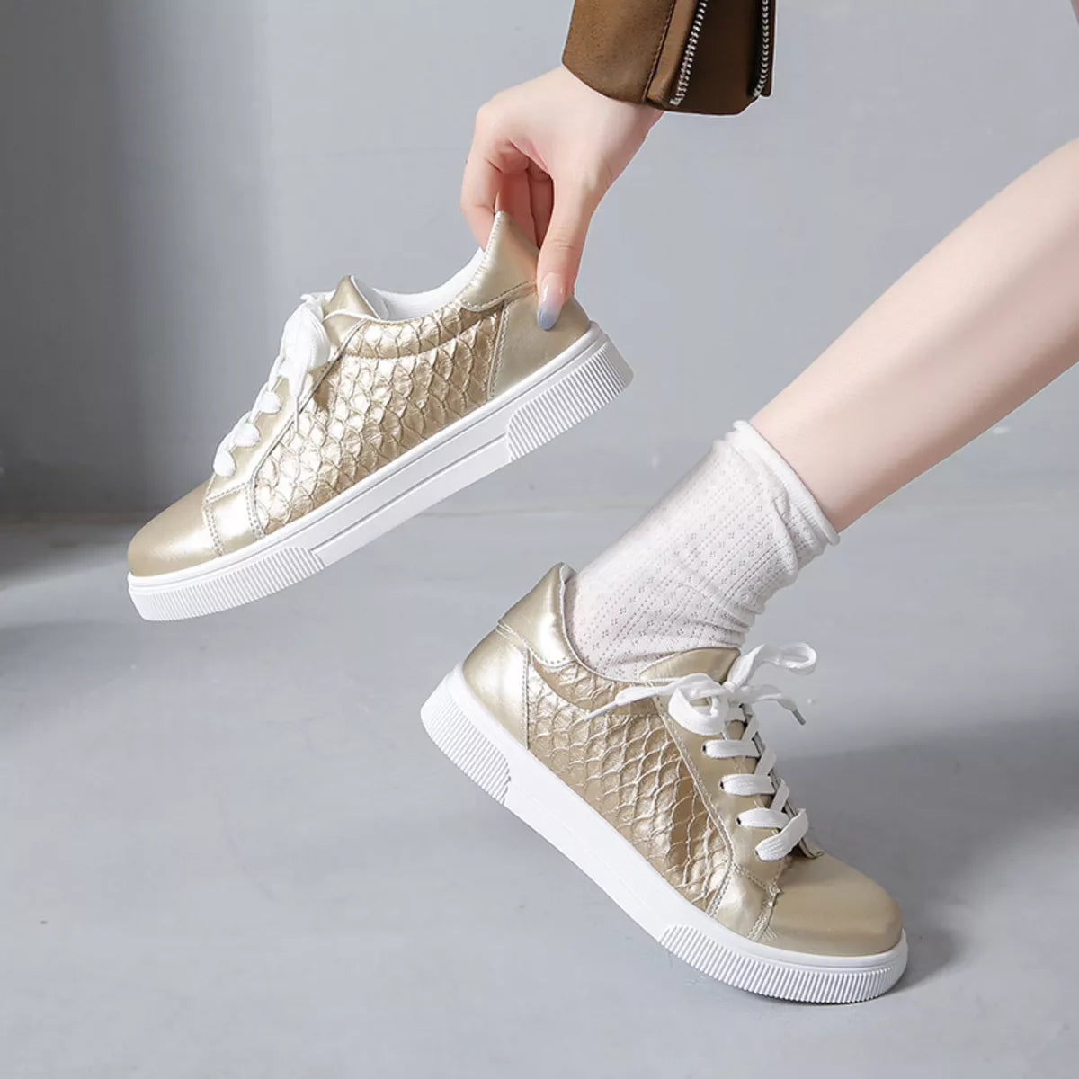 Round Toe Lace Up Sneakers - Lilixa.store
