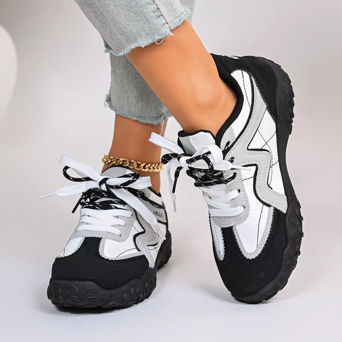 Round Toe Lace Up Sneakers - Lilixa.store