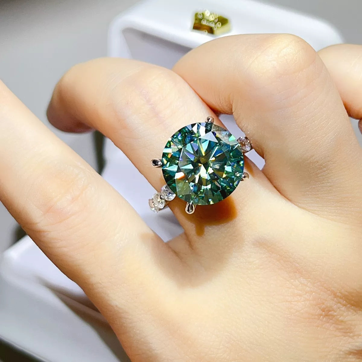 10 Carat 925 Sterling Silver Moissanite Ring - Lilixa.store