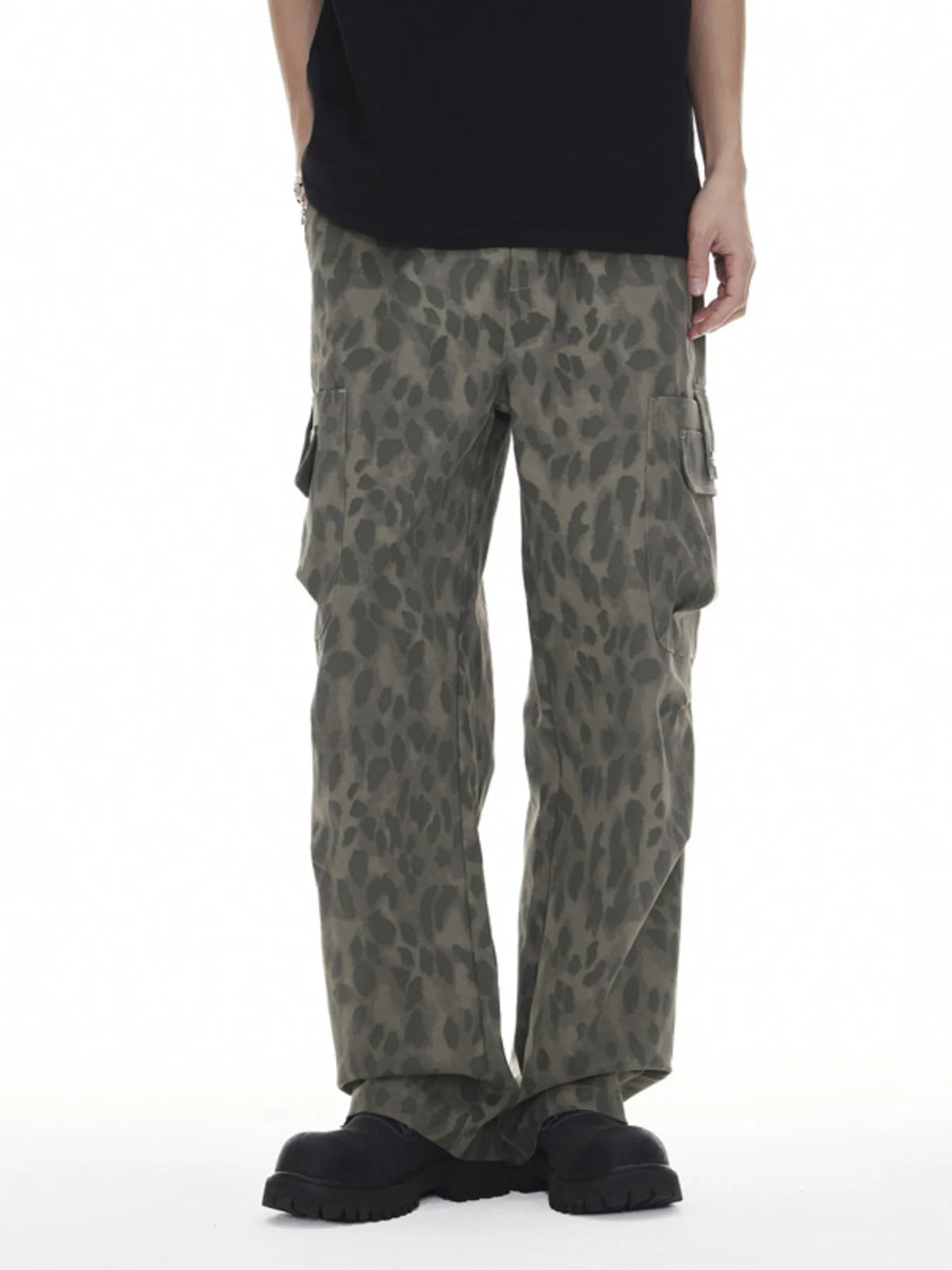 Men's Plus Size Leopard Wide Leg Cargo Pants in Leopard Print, view 5