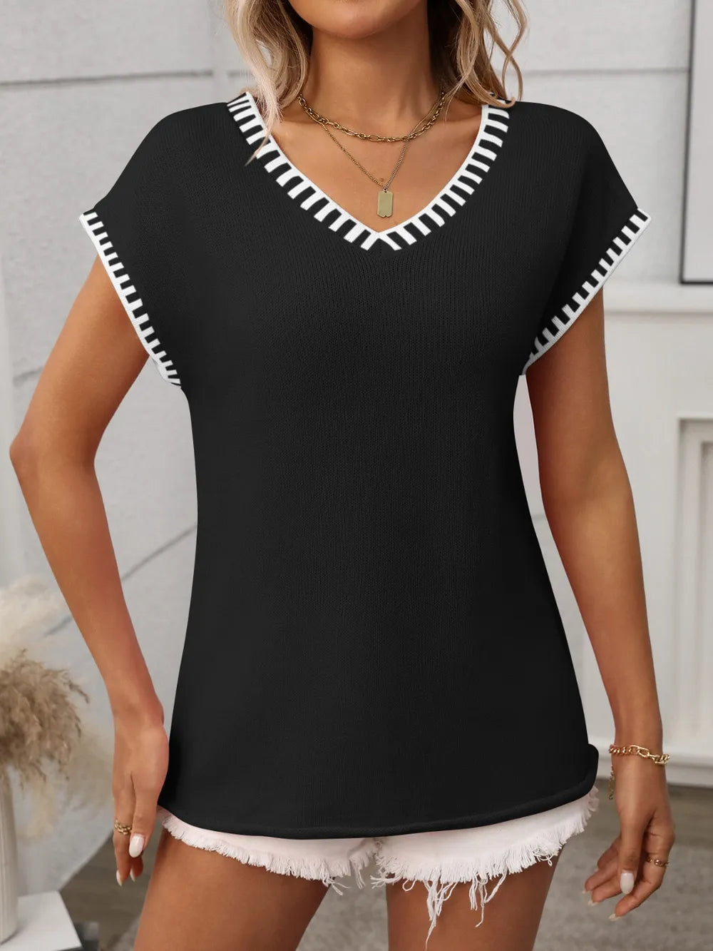 Contrast Trim V-Neck Short Sleeve Knit Top - Lilixa.store