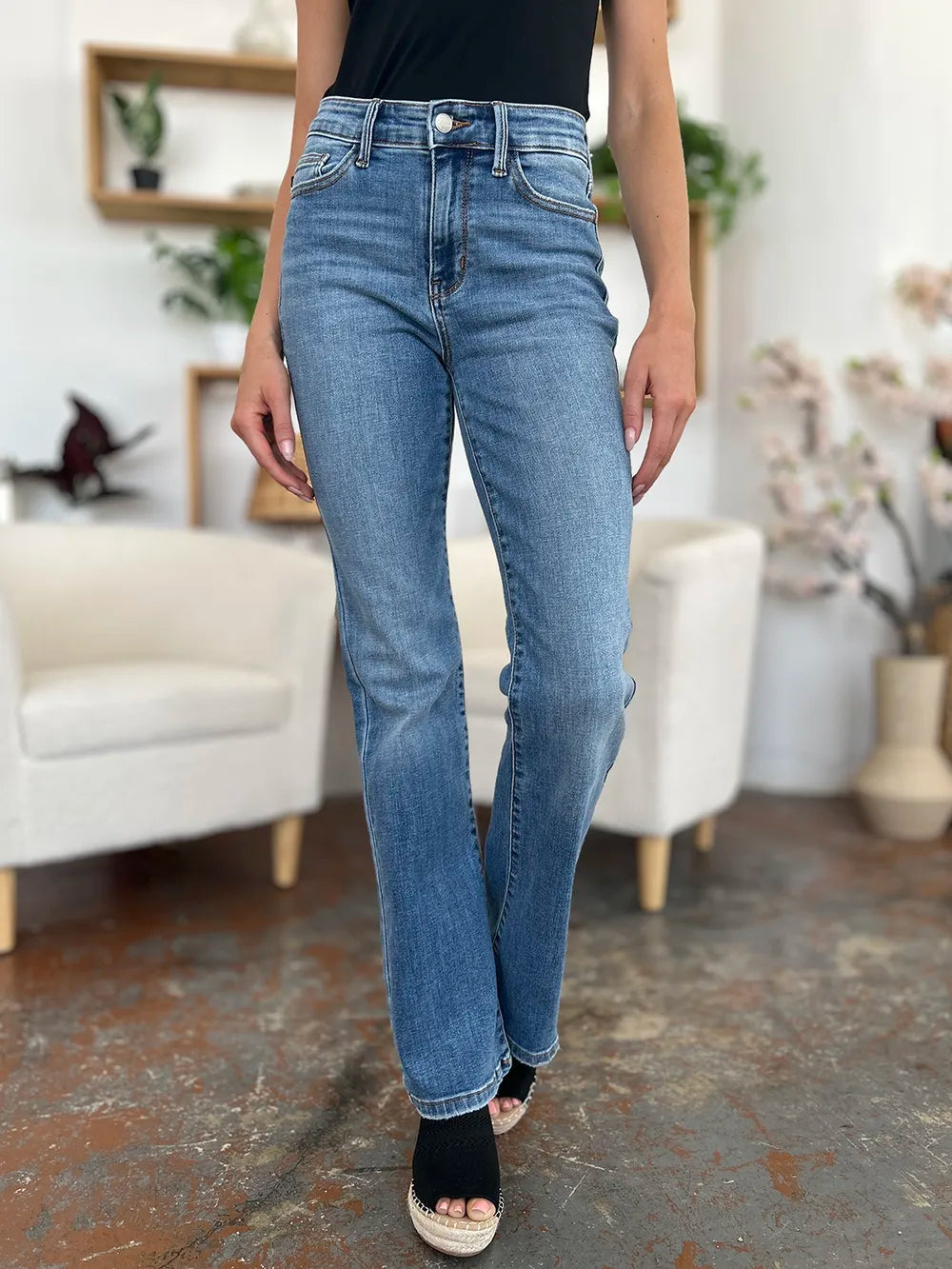 Judy Blue Full Size Mid-Rise Waist Straight Jeans Plus Size - Lilixa.store