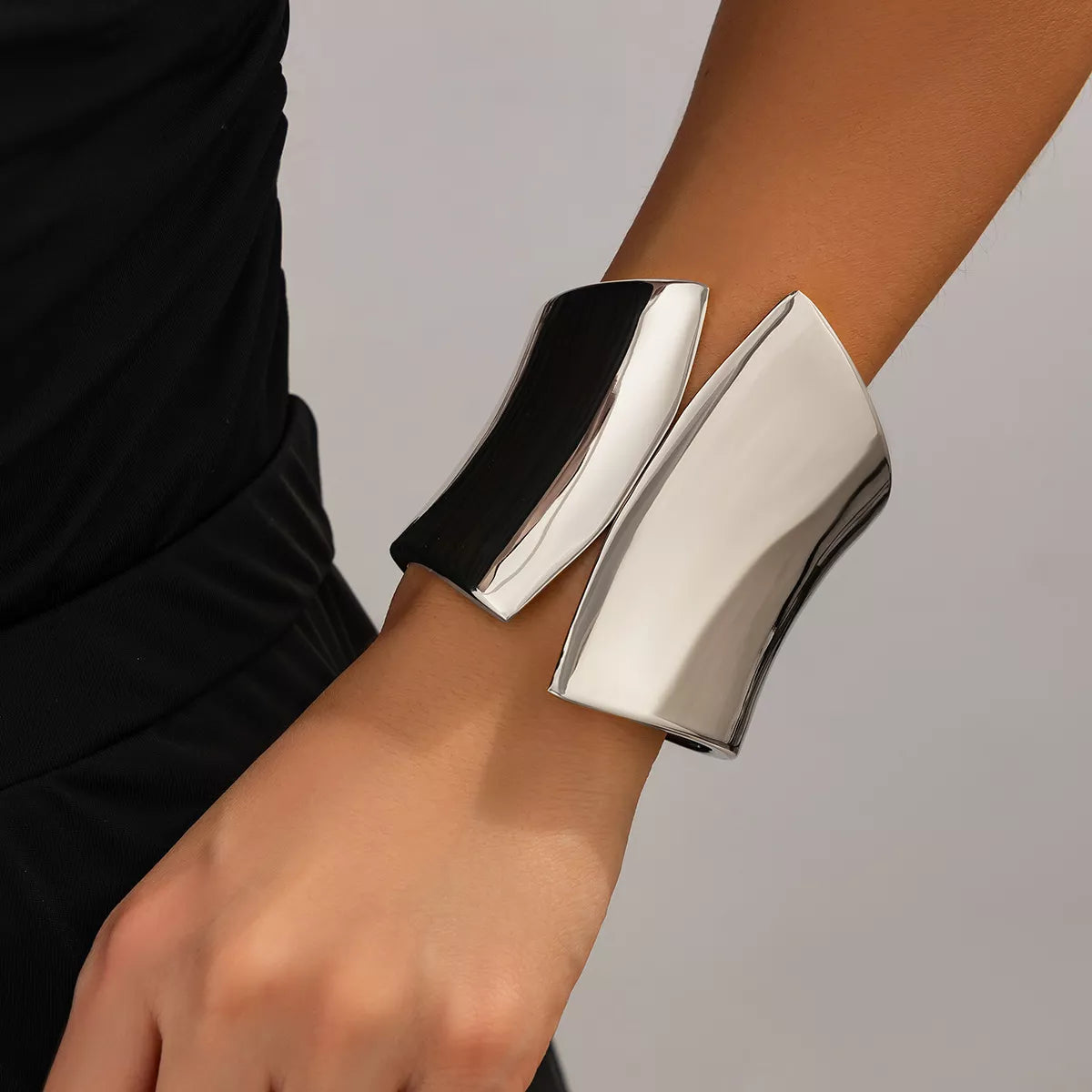 Wide Cuff Bracelet - Lilixa.store