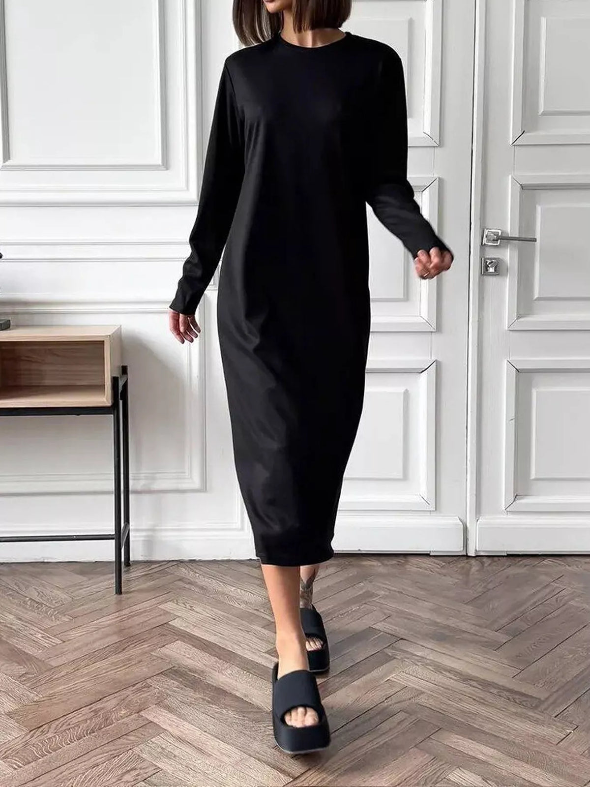 Round Neck Long-Sleeve Midi Dress in Black