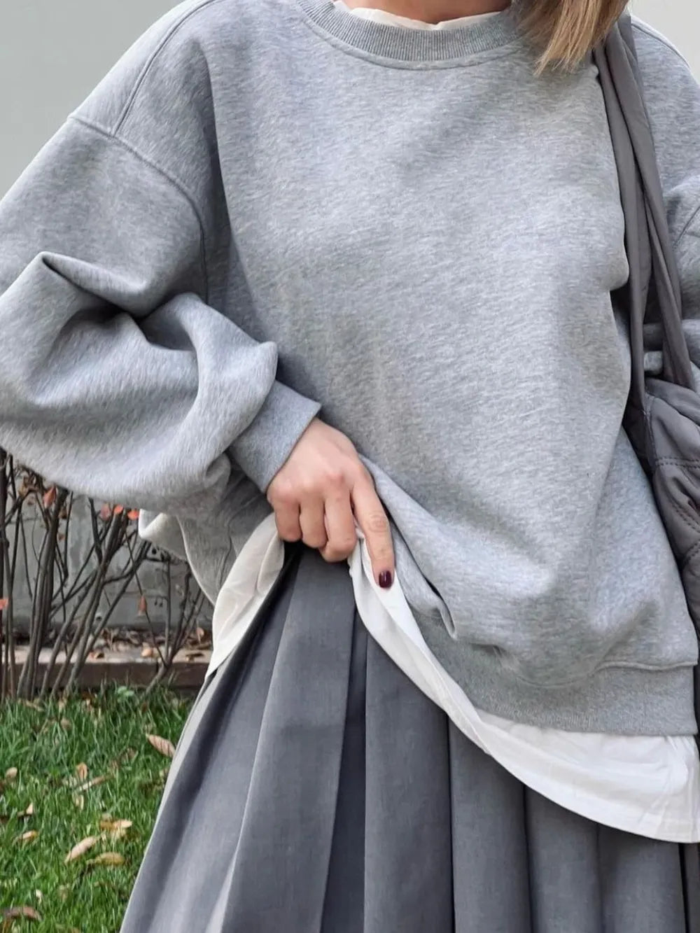 Round Neck Dropped Shoulder Long Sleeve Sweatshirt in Light Gray