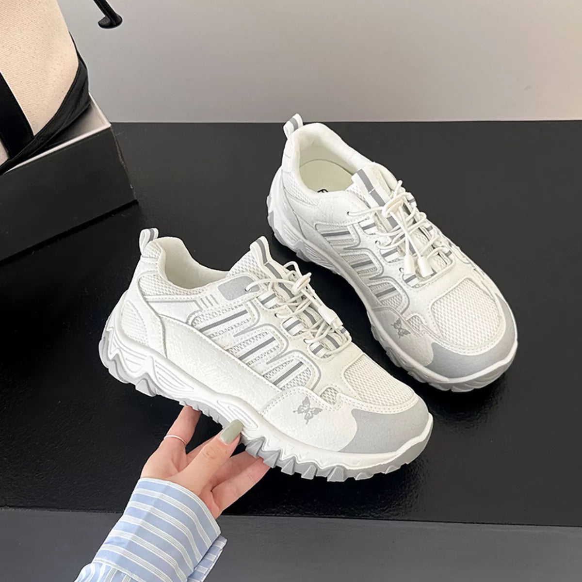 Round Toe Lace Up Sneakers