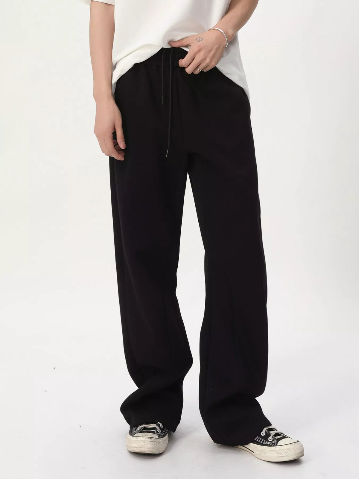 Men's Loose Fit Drawstring Pants in Black