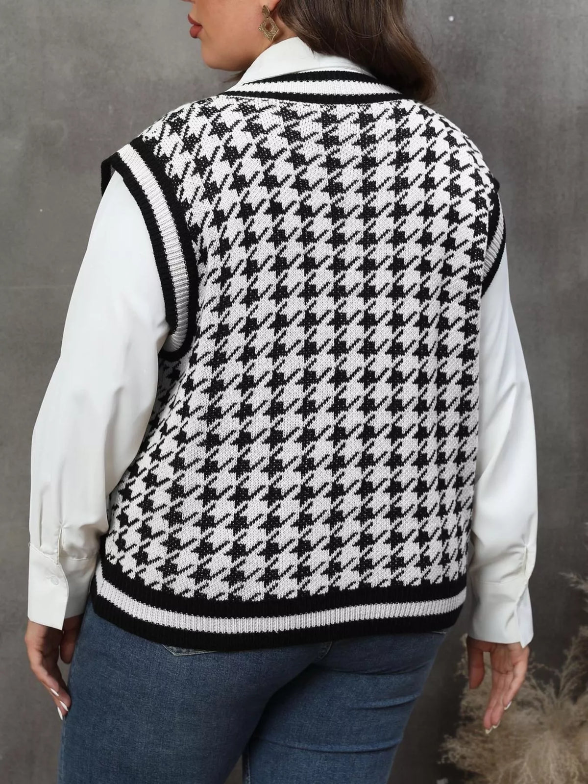 Plus Size Houndstooth V-Neck Knit Sweater Vest - Lilixa.store