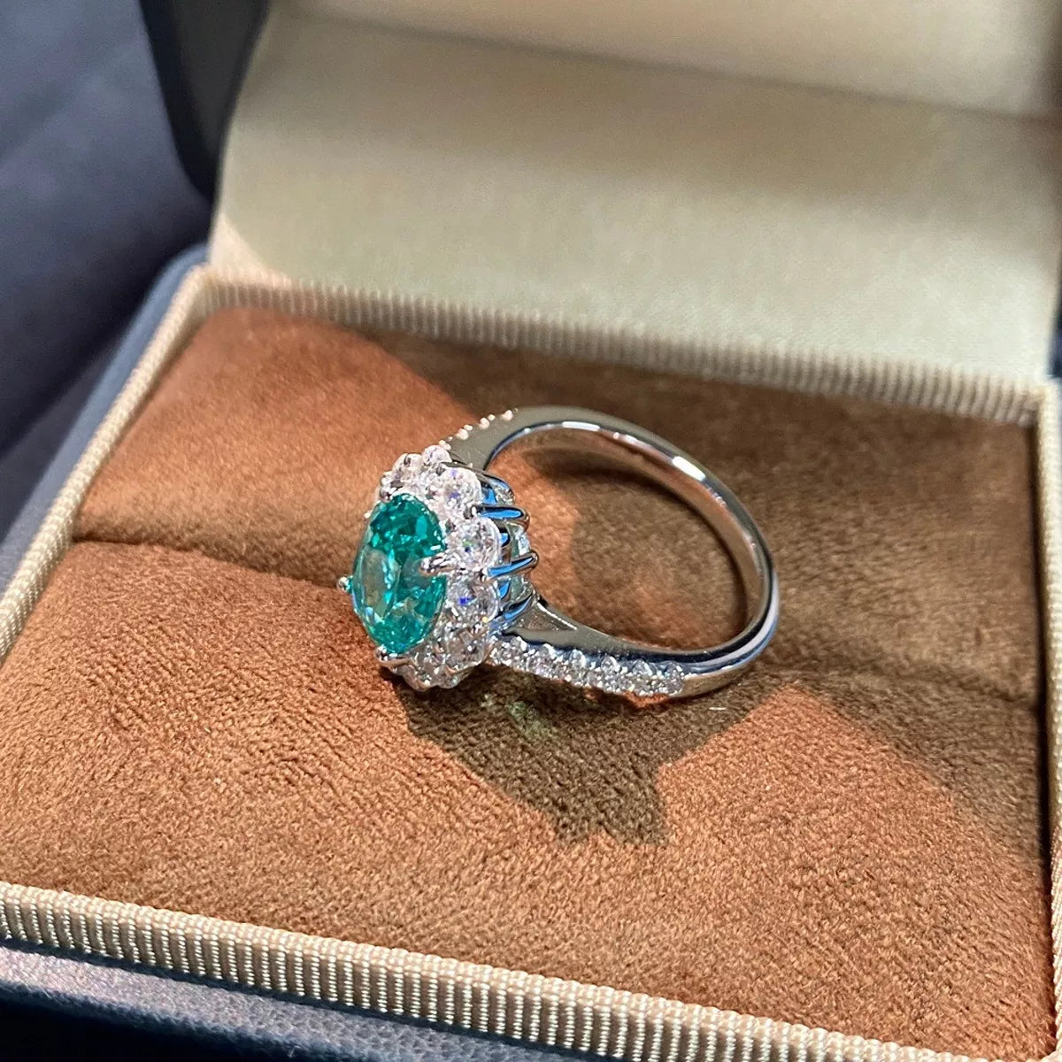 Ring aus 925er Sterlingsilber mit Smaragd