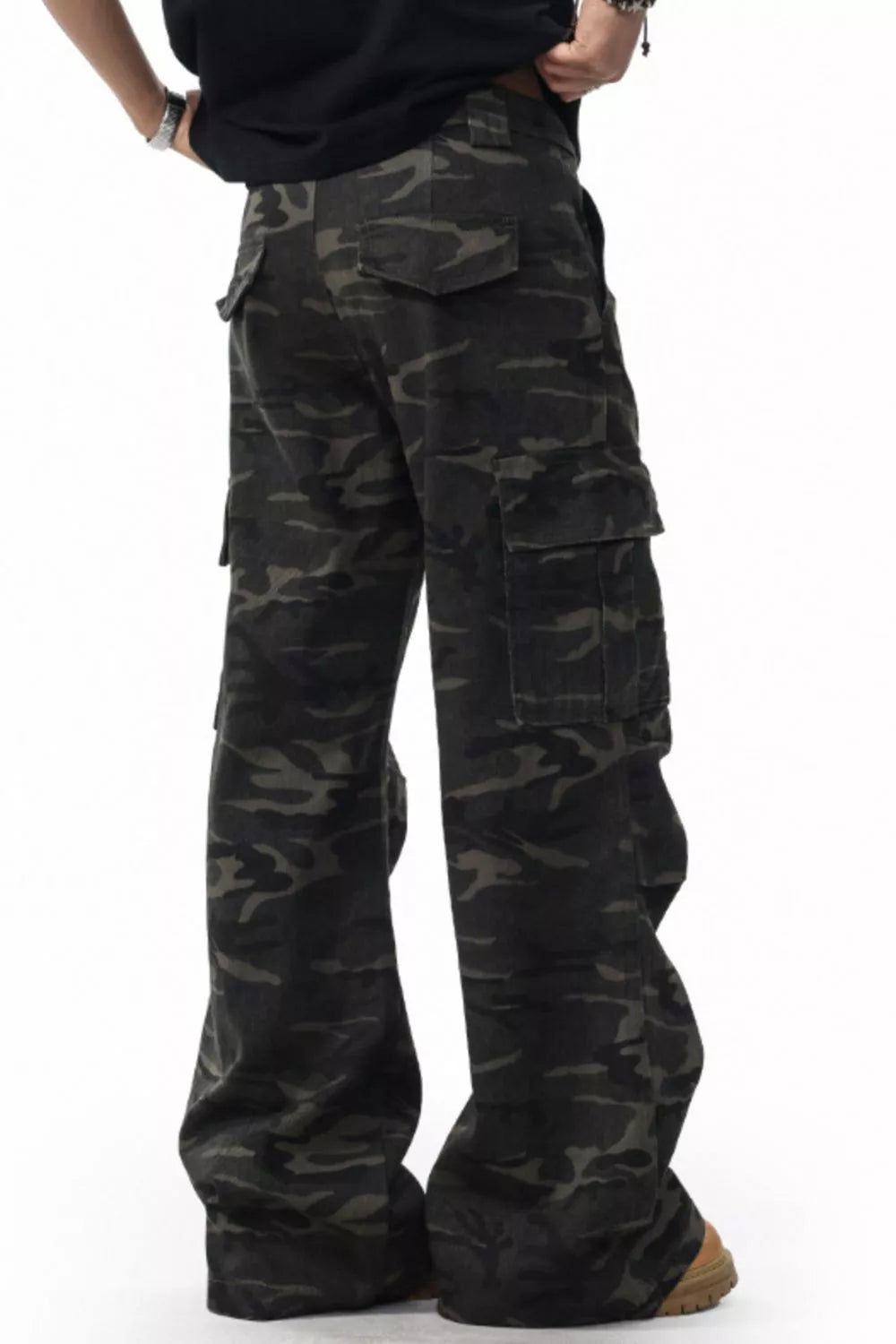 Men' s Relaxed Fit Camo Cargo Pants in Camouflage, view 3