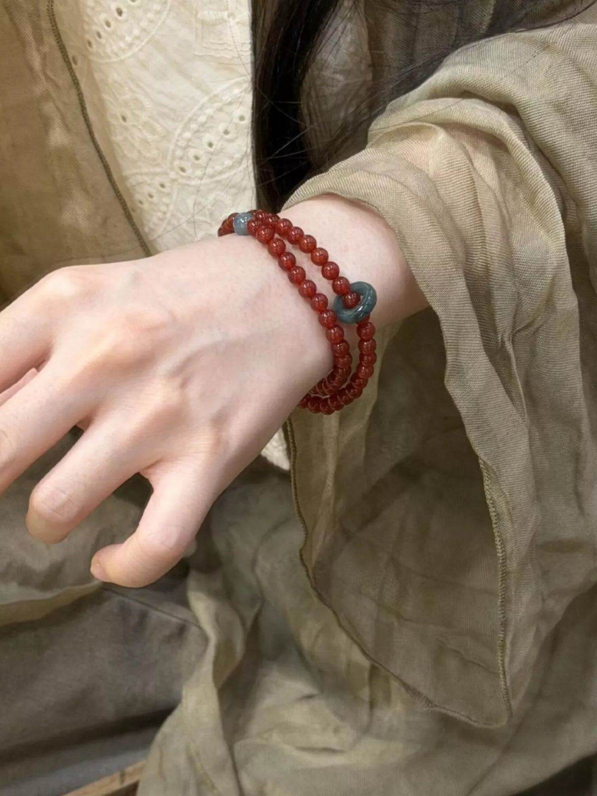Double Layered Agate Beaded Bracelet – image 1 | Lilixa Trending Jewelry